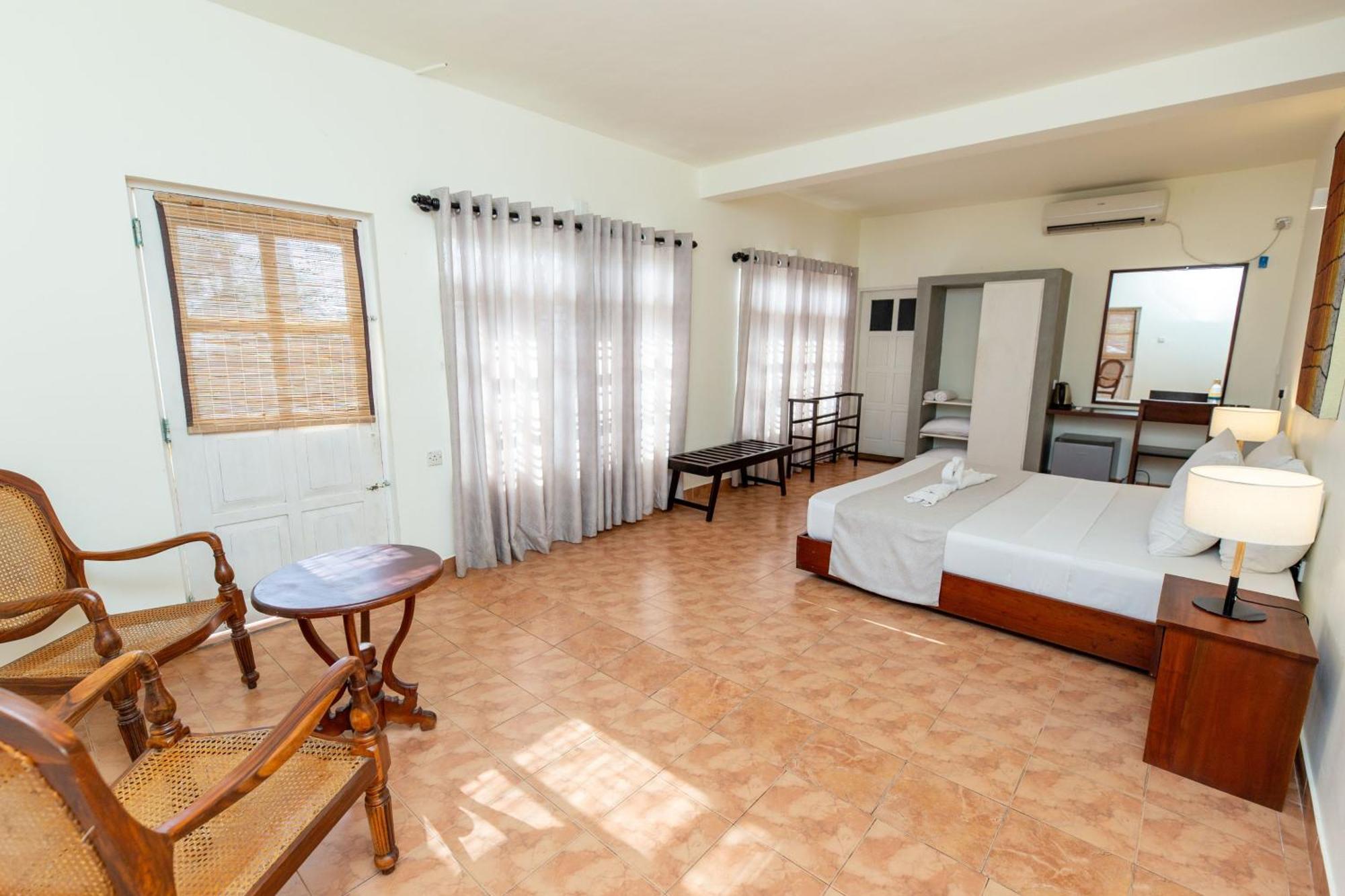 אמבלנגודה Shangrela Beach Resort By Ark מראה חיצוני תמונה