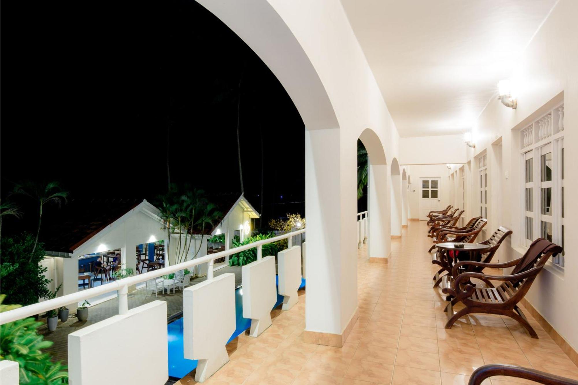 אמבלנגודה Shangrela Beach Resort By Ark מראה חיצוני תמונה