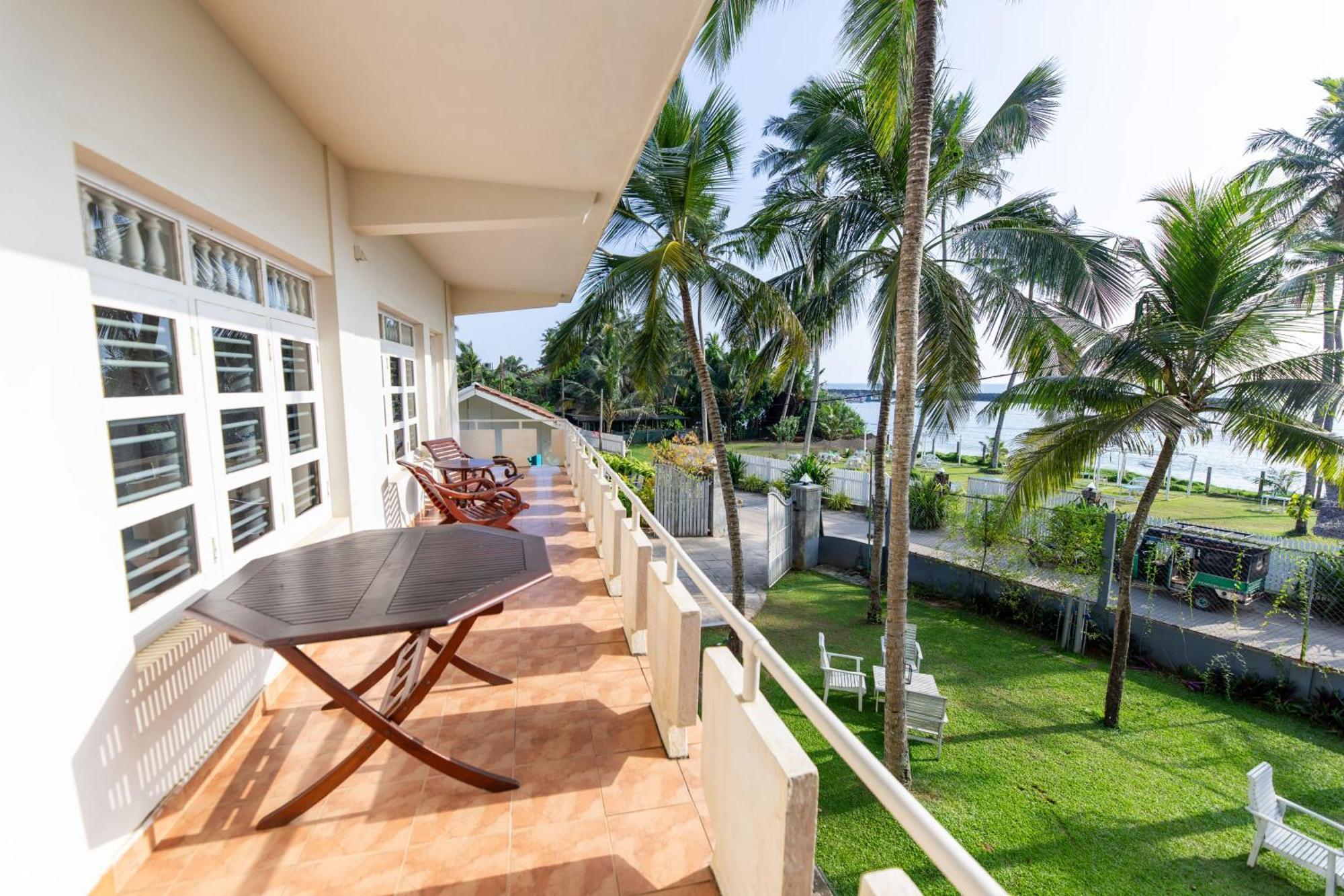 אמבלנגודה Shangrela Beach Resort By Ark מראה חיצוני תמונה